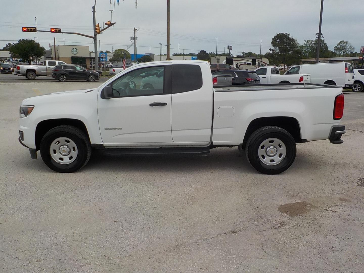 2018 White /Gray Chevrolet Colorado Work Truck Ext. Cab 2WD (1GCHSBEA6J1) with an 2.5L L4 DOHC 16V GAS engine, 6A transmission, located at 1617 W Church Street, Livingston, TX, 77351, (936) 327-3600, 30.710995, -94.951157 - Awesome little work truck! - Photo#4